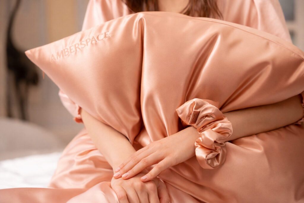 AMBERSPACE Funda de Almohada y Coletero 100% Seda de Morera 22 Momme Amber Gold