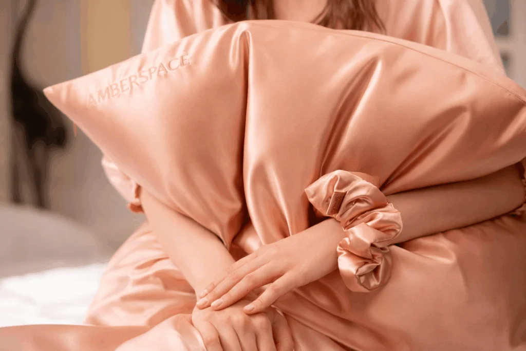 AMBERSPACE Funda de Almohada y Coletero 100% Seda de Morera 22 Momme Amber Gold