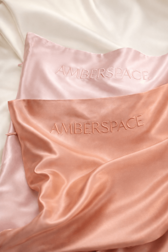 AMBERSPACE Funda para Almohada 100% Seda de Morera 22 Momme Amber Gold y Rosa Sakura